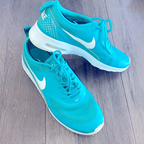 EUC Air max Thea Nikes - Picture 1 of 6